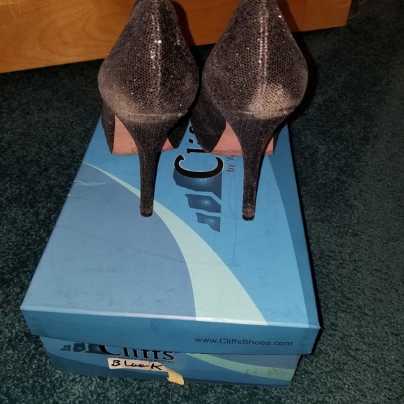 Black sparkly heels cliffs by white mountain - Picture 4 of 12